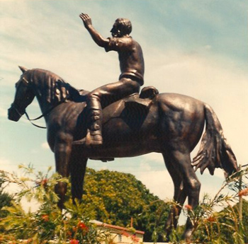 Charles-Archer-sculpture-Rockhampton-2-for-web