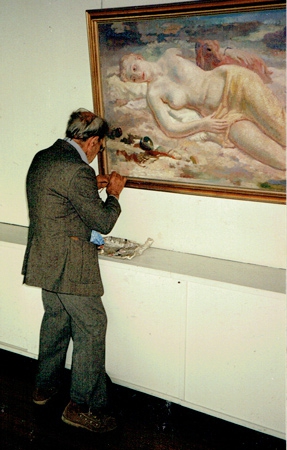 Arthur signing "Reclining Nude" (a version of "The Fisherman's Daughter") at Artarmon Galleries 1984